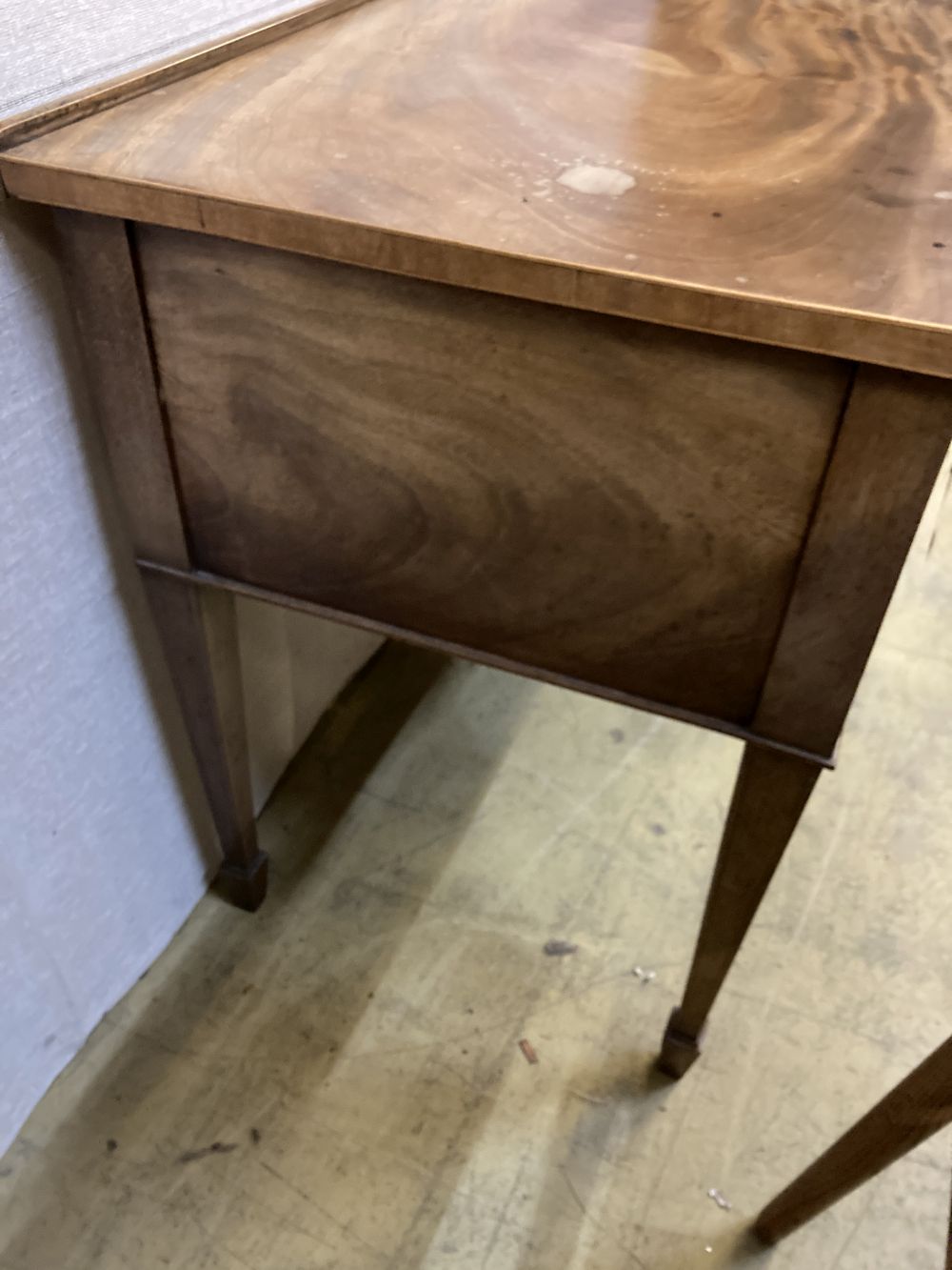 A kneehole dressing table, width 95cm depth 56cm height 76cm